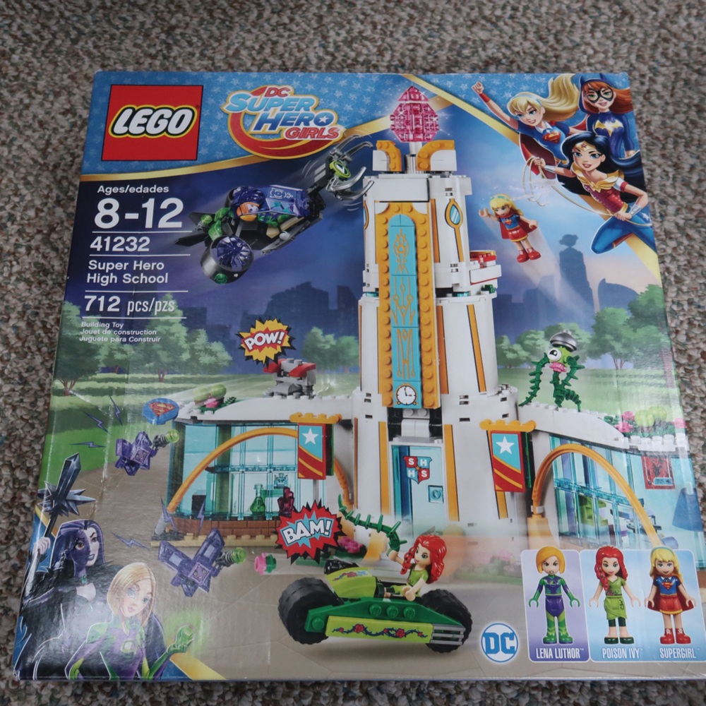 LEGO DC Superhero Girls- Super Hero High School